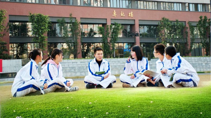 如何准确判断发光二极管正负极？**